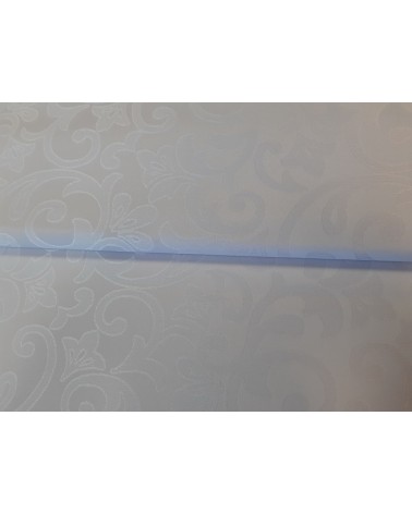 Fehér ferdepánntal szegett teflonos terítő 160x140 cm